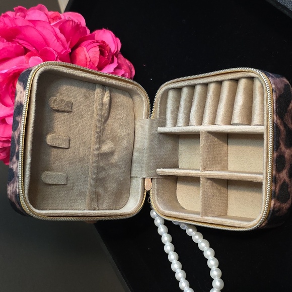 Leopard Print Jewelry Travel Case – Cute Hello Kitty & Tropical Design - Picture 3 of 4